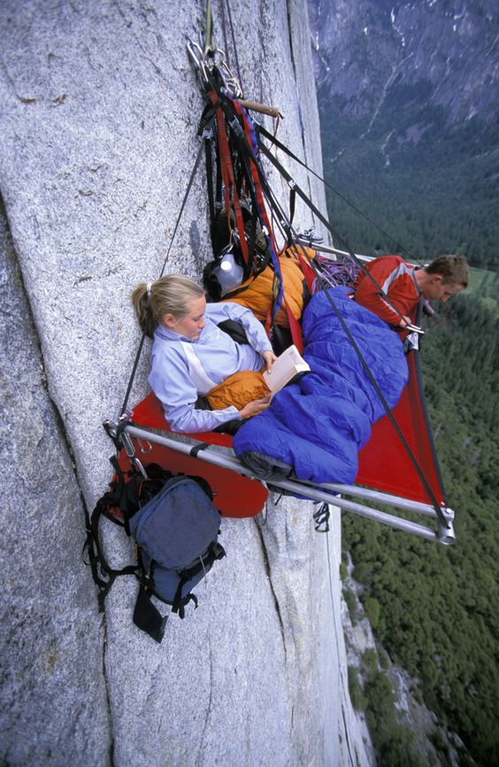 Portaledge cliff camping- Unilodgers