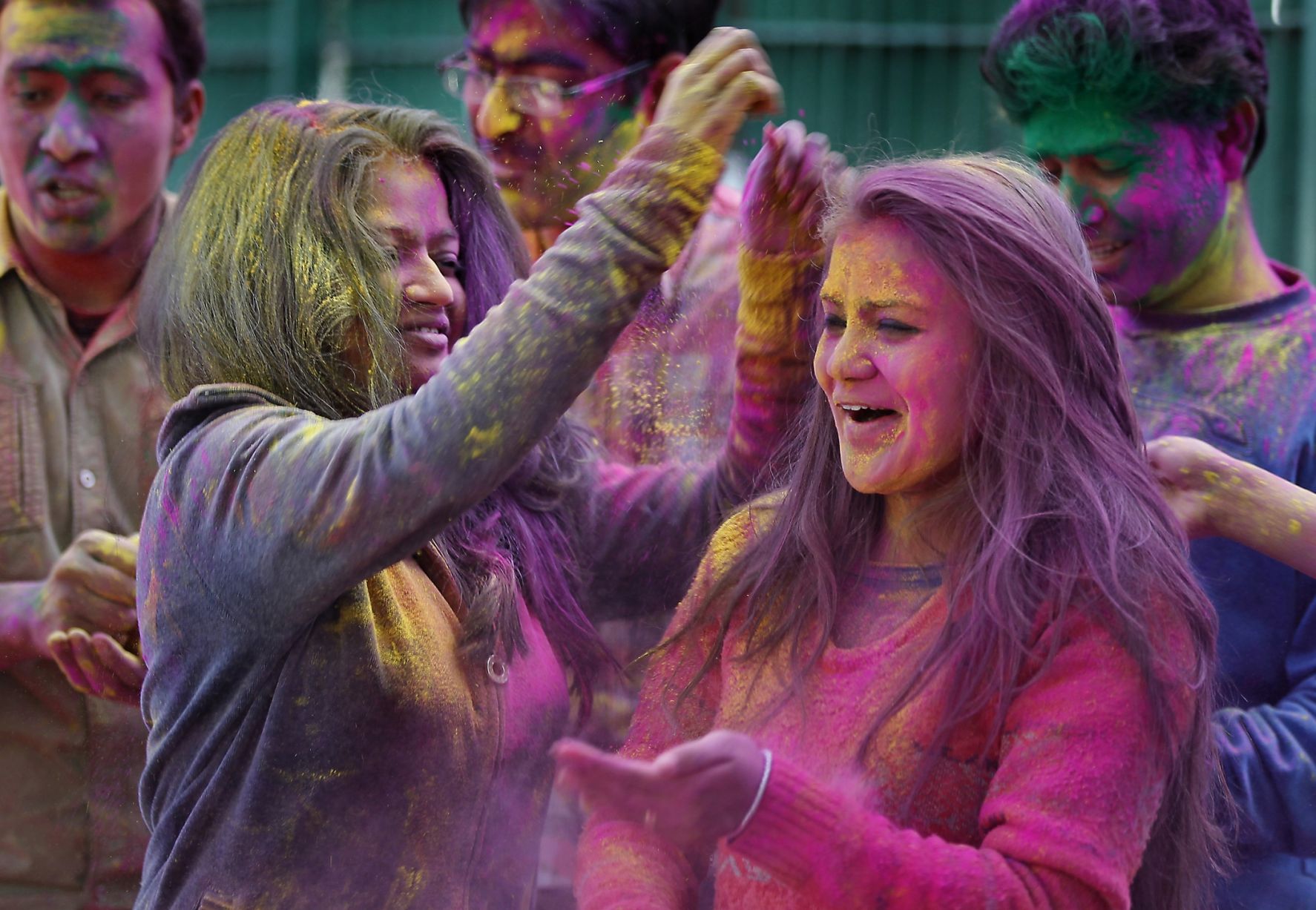 Students-play-with-colors-on-the-eve-of-Holi-Festival