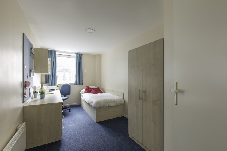 Trinity-Square-Nottingham-En-suite-Bedroom-Unilodgers